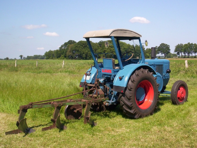 Umbau-Bulldog - Ehemaliger Lanz Glühkopf-Bulldog mit Halbdiesel-Austausch-Motor