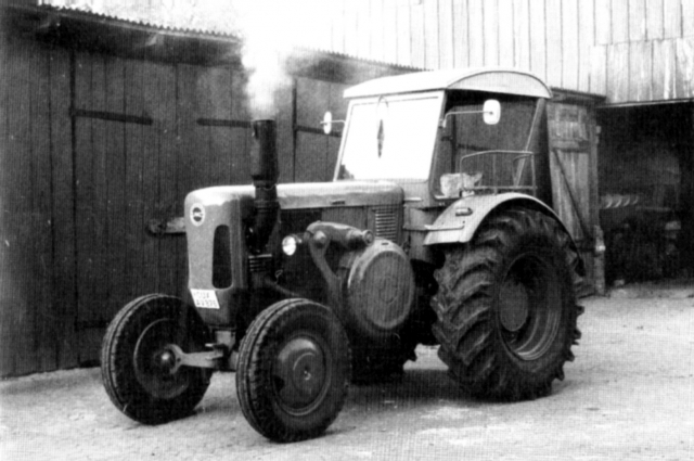 Umbau-Bulldog - Ehemaliger Lanz Glühkopf-Bulldog mit Halbdiesel-Austausch-Motor