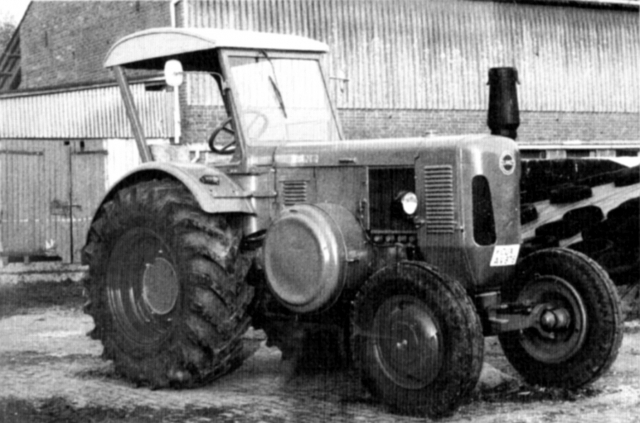 Umbau-Bulldog - Ehemaliger Lanz Glühkopf-Bulldog mit Halbdiesel-Austausch-Motor