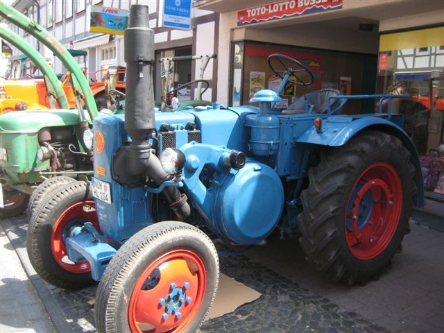 Umbau-Bulldog - Ehemaliger Lanz Glühkopf-Bulldog mit Halbdiesel-Austausch-Motor
