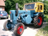 Umbau-Bulldog - Ehemaliger Lanz Glühkopf-Bulldog Type mit Halbdiesel-Austausch-Motor