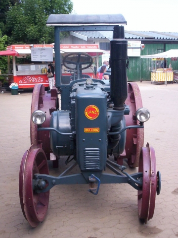 Umbau-Bulldog - Ehemaliger Lanz Glühkopf-Bulldog mit Halbdiesel-Austausch-Motor