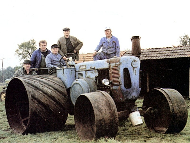 Umbau-Bulldog - Ehemaliger Lanz Glühkopf-Bulldog mit Halbdiesel-Austausch-Motor