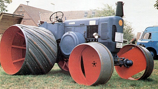 Umbau-Bulldog - Ehemaliger Lanz Glühkopf-Bulldog mit Halbdiesel-Austausch-Motor