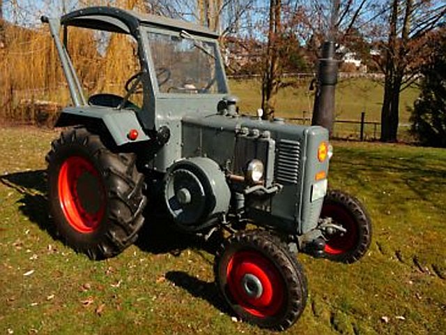Umbau-Bulldog - Ehemaliger Lanz Glühkopf-Bulldog mit Halbdiesel-Austausch-Motor