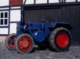 Umbau-Bulldog - Ehemaliger Lanz Glühkopf-Bulldog Type mit Halbdiesel-Austausch-Motor