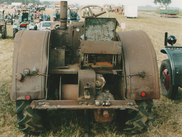 Umbau-Bulldog - Ehemaliger Lanz Glühkopf-Bulldog mit Halbdiesel-Austausch-Motor