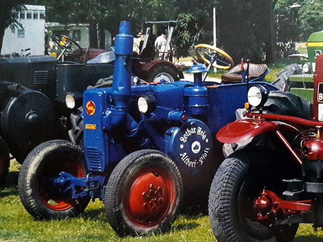 Umbau-Bulldog - Ehemaliger Lanz Glühkopf-Bulldog mit Halbdiesel-Austausch-Motor