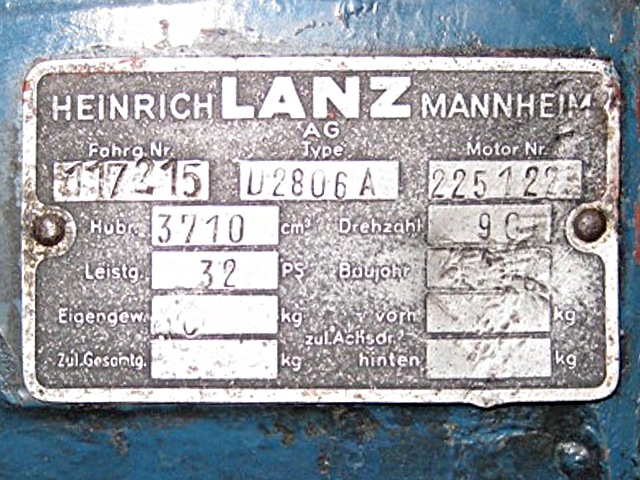 Umbau-Bulldog - Ehemaliger Lanz Glühkopf-Bulldog mit Halbdiesel-Austausch-Motor