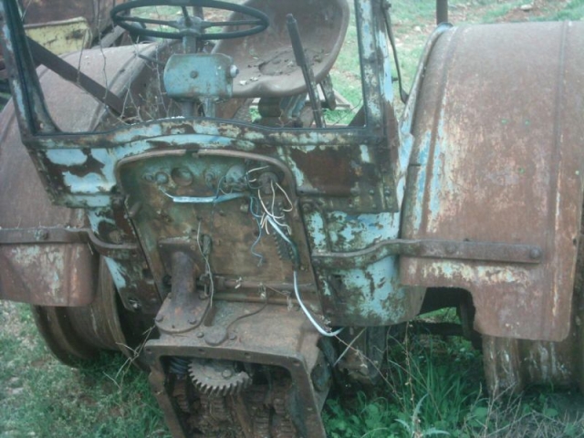 Umbau-Bulldog - Ehemaliger Lanz Glühkopf-Bulldog mit Halbdiesel-Austausch-Motor