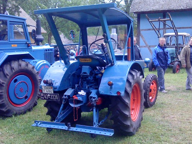 Umbau-Bulldog - Ehemaliger Lanz Glühkopf-Bulldog mit Halbdiesel-Austausch-Motor