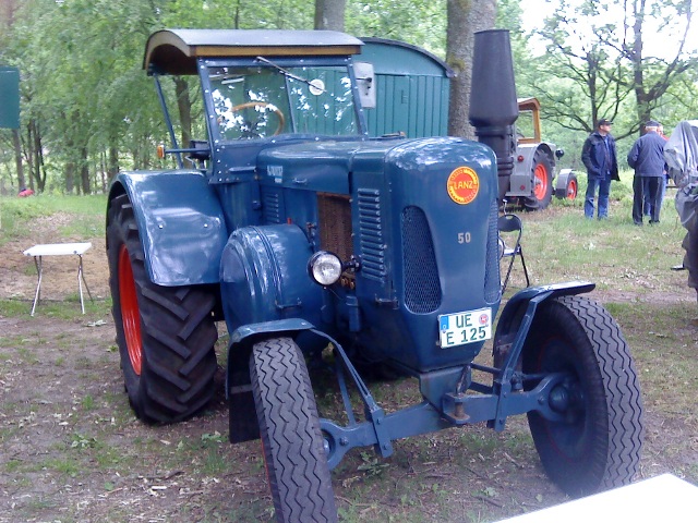 Umbau-Bulldog - Ehemaliger Lanz Glühkopf-Bulldog mit Halbdiesel-Austausch-Motor