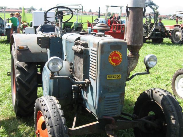 Umbau-Bulldog - Ehemaliger Lanz Glühkopf-Bulldog mit Halbdiesel-Austausch-Motor