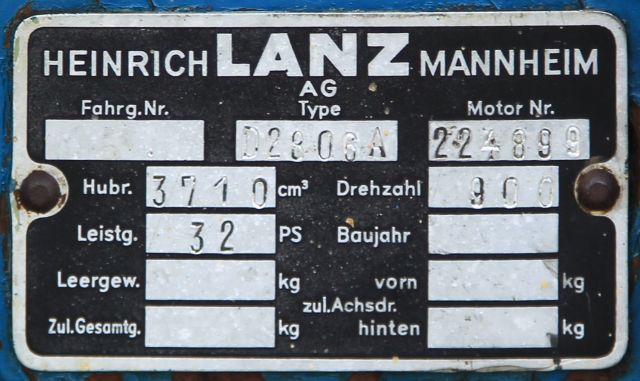 Umbau-Bulldog - Ehemaliger Lanz Glühkopf-Bulldog mit Halbdiesel-Austausch-Motor