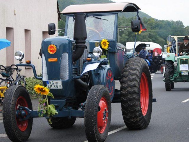 Umbau-Bulldog - Ehemaliger Lanz Glühkopf-Bulldog mit Halbdiesel-Austausch-Motor