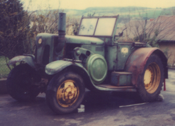 Umbau-Bulldog - Ehemaliger Lanz Glühkopf-Bulldog mit Halbdiesel-Austausch-Motor