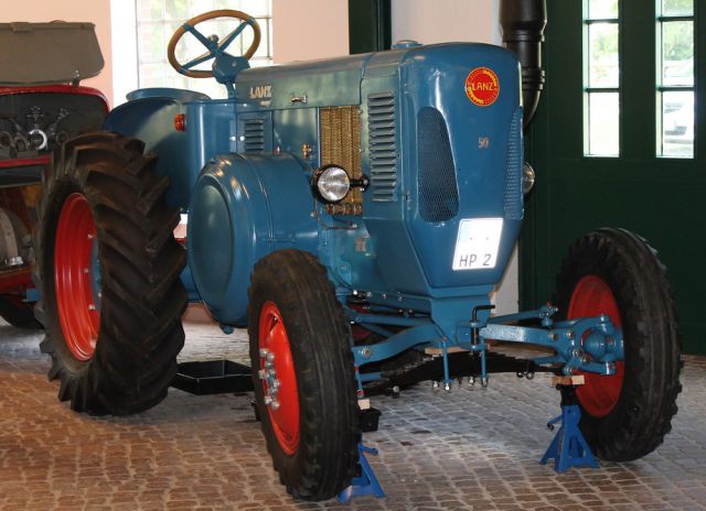 Umbau-Bulldog - Ehemaliger Lanz Glühkopf-Bulldog mit Halbdiesel-Austausch-Motor