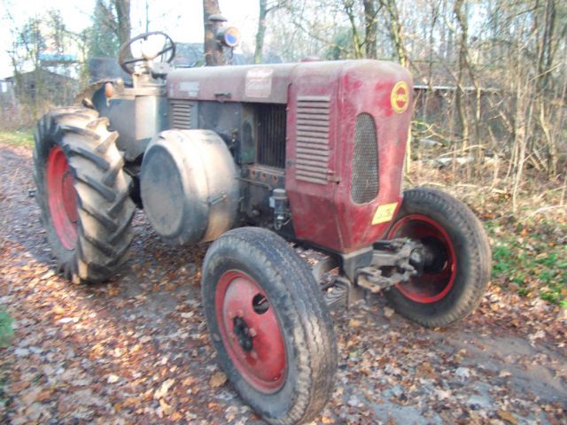 Umbau-Bulldog - Ehemaliger Lanz Glühkopf-Bulldog mit Halbdiesel-Austausch-Motor