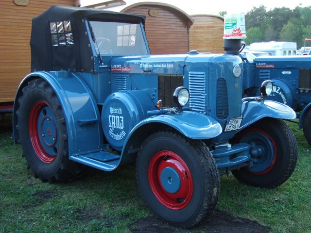 Umbau-Bulldog - Ehemaliger Lanz Glühkopf-Bulldog mit Halbdiesel-Austausch-Motor