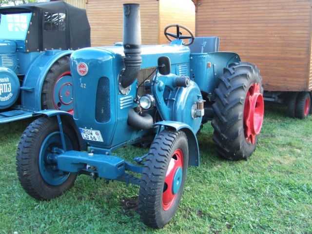 Umbau-Bulldog - Ehemaliger Lanz Glühkopf-Bulldog mit Halbdiesel-Austausch-Motor