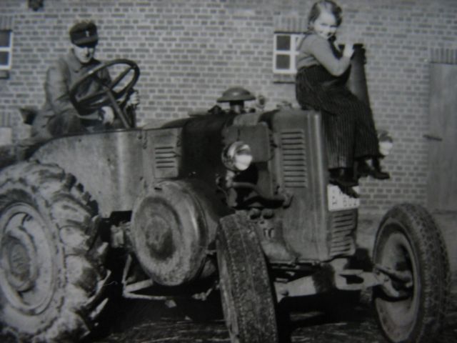 Umbau-Bulldog - Ehemaliger Lanz Glühkopf-Bulldog mit Halbdiesel-Austausch-Motor