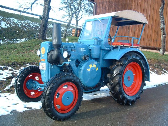 Umbau-Bulldog - Ehemaliger Lanz Glühkopf-Bulldog mit Halbdiesel-Austausch-Motor