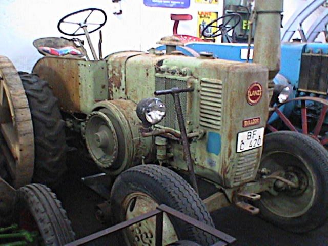 Umbau-Bulldog - Ehemaliger Lanz Glühkopf-Bulldog mit Halbdiesel-Austausch-Motor