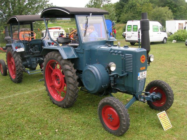 Umbau-Bulldog - Ehemaliger Lanz Glühkopf-Bulldog mit Halbdiesel-Austausch-Motor