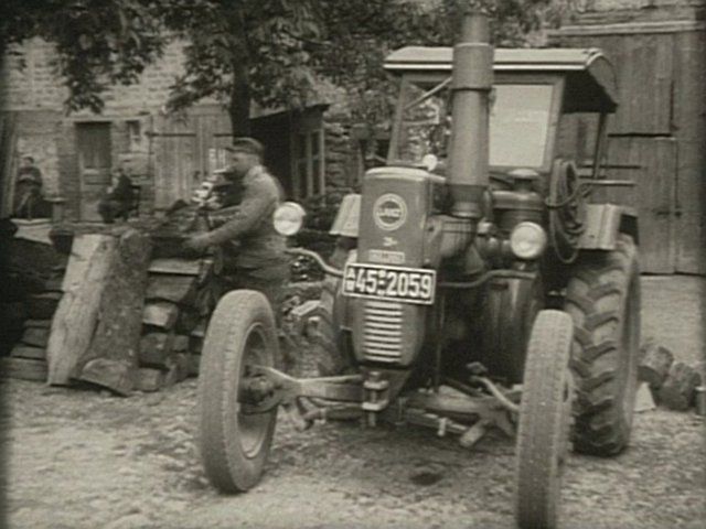 Umbau-Bulldog - Ehemaliger Lanz Glühkopf-Bulldog mit Halbdiesel-Austausch-Motor