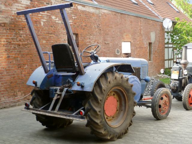 Umbau-Bulldog - Ehemaliger Lanz Glühkopf-Bulldog mit Halbdiesel-Austausch-Motor