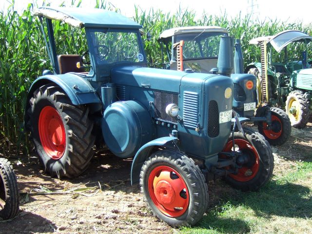Umbau-Bulldog - Ehemaliger Lanz Glühkopf-Bulldog mit Halbdiesel-Austausch-Motor