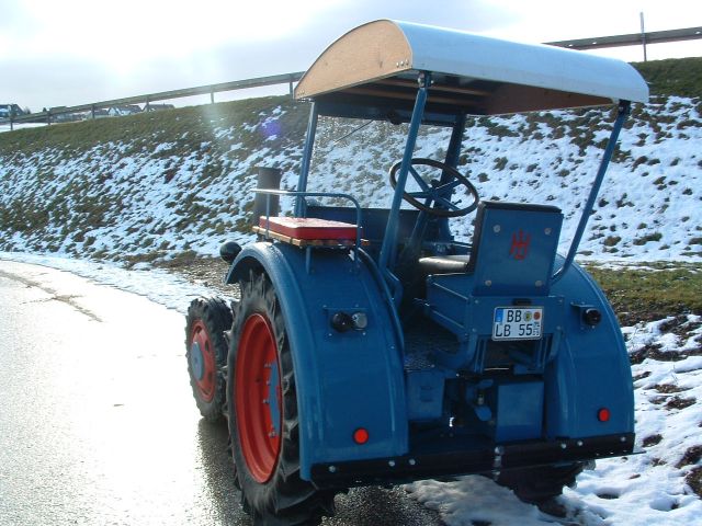 Umbau-Bulldog - Ehemaliger Lanz Glühkopf-Bulldog mit Halbdiesel-Austausch-Motor