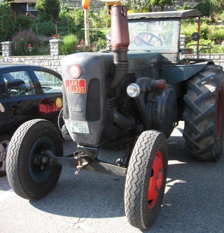 Umbau-Bulldog - Ehemaliger Lanz Glühkopf-Bulldog mit Halbdiesel-Austausch-Motor