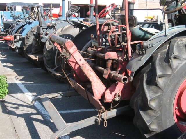Umbau-Bulldog - Ehemaliger Lanz Glühkopf-Bulldog mit Halbdiesel-Austausch-Motor