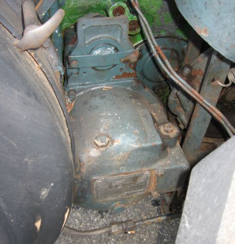 Umbau-Bulldog - Ehemaliger Lanz Glühkopf-Bulldog mit Halbdiesel-Austausch-Motor