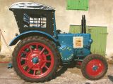 Umbau-Bulldog - Ehemaliger Lanz Glühkopf-Bulldog Type mit Halbdiesel-Austausch-Motor