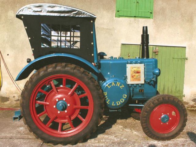 Umbau-Bulldog - Ehemaliger Lanz Glühkopf-Bulldog mit Halbdiesel-Austausch-Motor