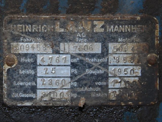 Umbau-Bulldog - Ehemaliger Lanz Glühkopf-Bulldog mit Halbdiesel-Austausch-Motor