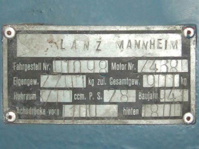 Umbau-Bulldog - Ehemaliger Lanz Glühkopf-Bulldog mit Halbdiesel-Austausch-Motor