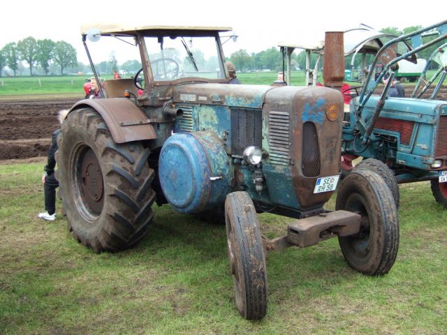 Umbau-Bulldog - Ehemaliger Lanz Glühkopf-Bulldog mit Halbdiesel-Austausch-Motor
