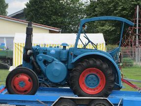 Umbau-Bulldog - Ehemaliger Lanz Glühkopf-Bulldog mit Halbdiesel-Austausch-Motor
