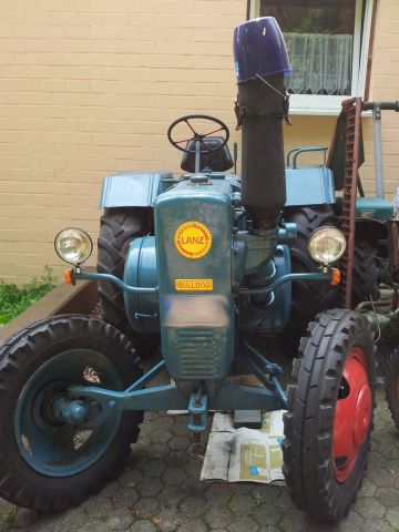 Umbau-Bulldog - Ehemaliger Lanz Glühkopf-Bulldog mit Halbdiesel-Austausch-Motor