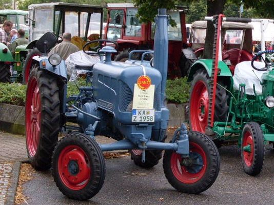 Umbau-Bulldog - Ehemaliger Lanz Glühkopf-Bulldog mit Halbdiesel-Austausch-Motor