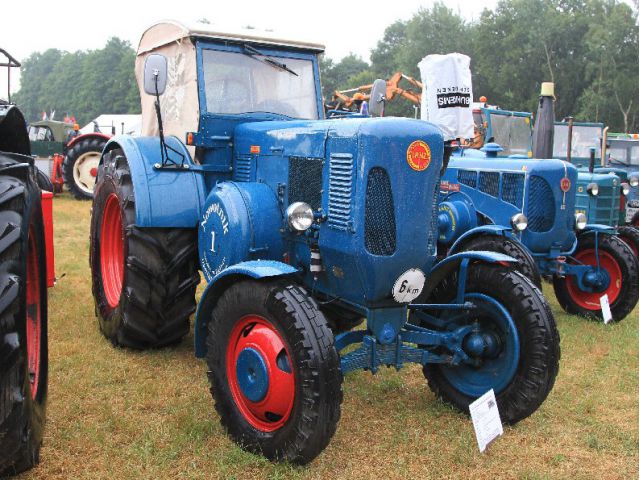 Umbau-Bulldog - Ehemaliger Lanz Glühkopf-Bulldog mit Halbdiesel-Austausch-Motor