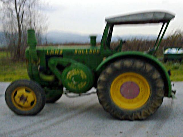 Umbau-Bulldog - Ehemaliger Lanz Glühkopf-Bulldog mit Halbdiesel-Austausch-Motor