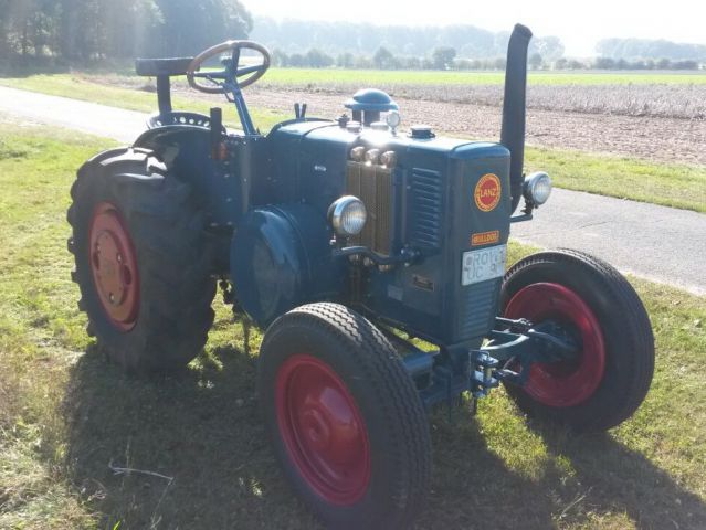 Umbau-Bulldog - Ehemaliger Lanz Glühkopf-Bulldog mit Halbdiesel-Austausch-Motor