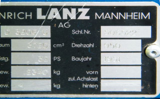 Umbau-Bulldog - Ehemaliger Lanz Glühkopf-Bulldog mit Halbdiesel-Austausch-Motor