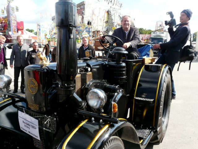 Umbau-Bulldog - Ehemaliger Lanz Glühkopf-Bulldog mit Halbdiesel-Austausch-Motor