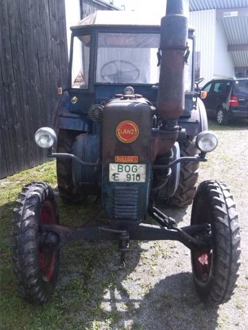 Umbau-Bulldog - Ehemaliger Lanz Glühkopf-Bulldog mit Halbdiesel-Austausch-Motor