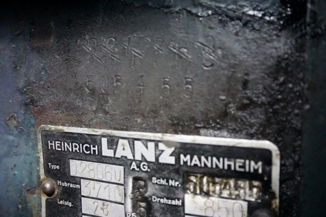 Umbau-Bulldog - Ehemaliger Lanz Glühkopf-Bulldog mit Halbdiesel-Austausch-Motor